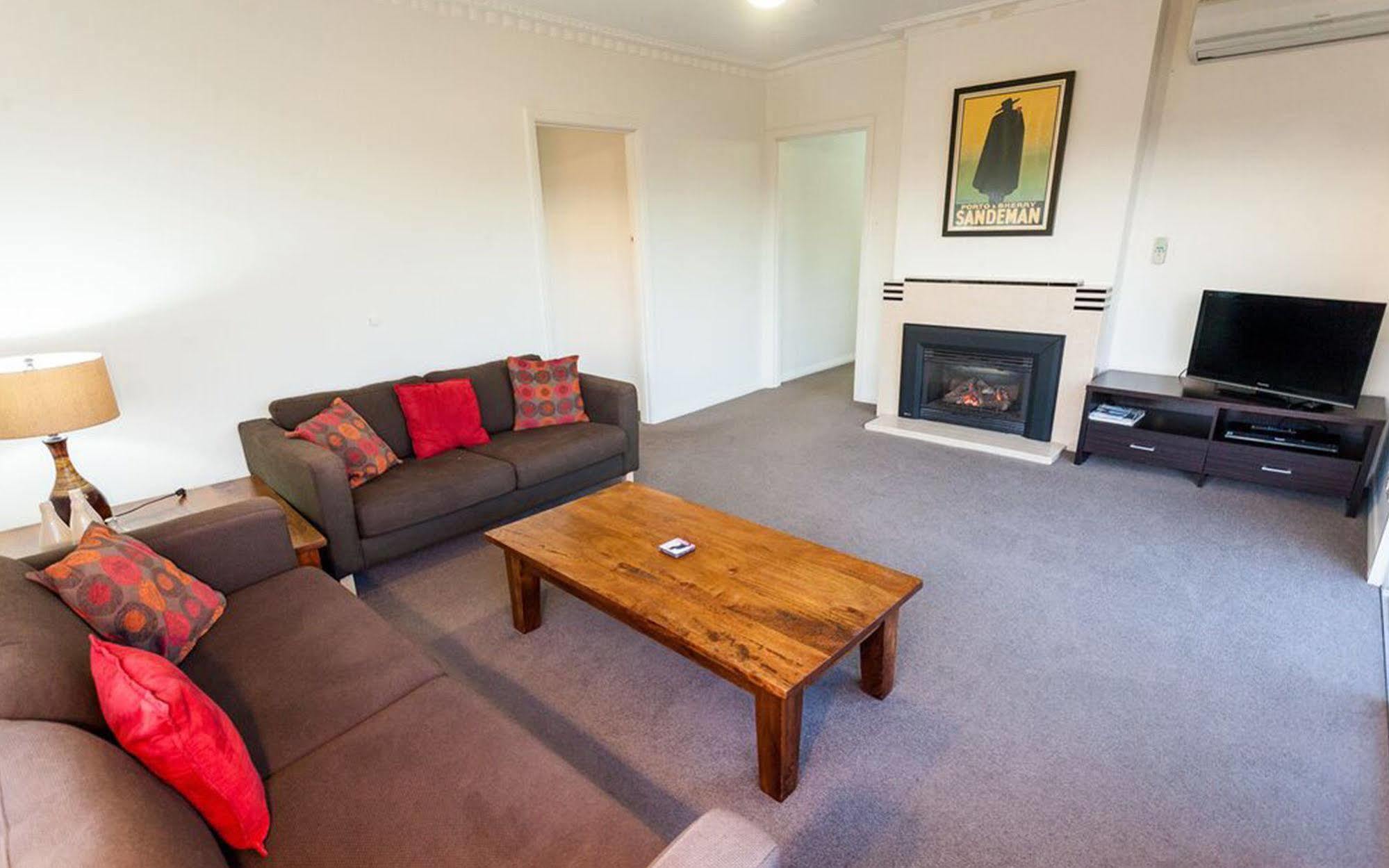 Point Lonsdale Holiday Apartments (Adults Only) Queenscliff Bagian luar foto