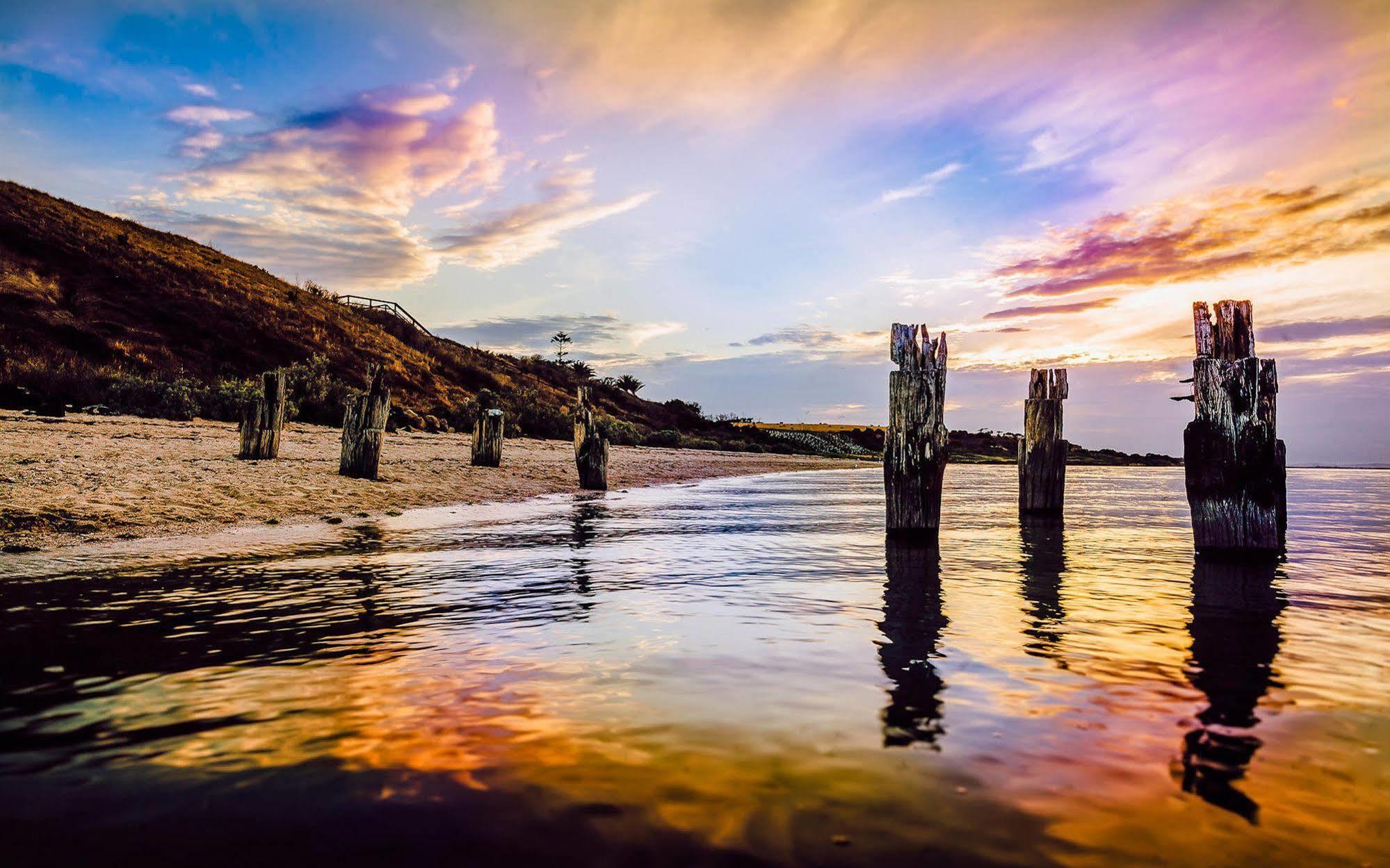Point Lonsdale Holiday Apartments (Adults Only) Queenscliff Bagian luar foto