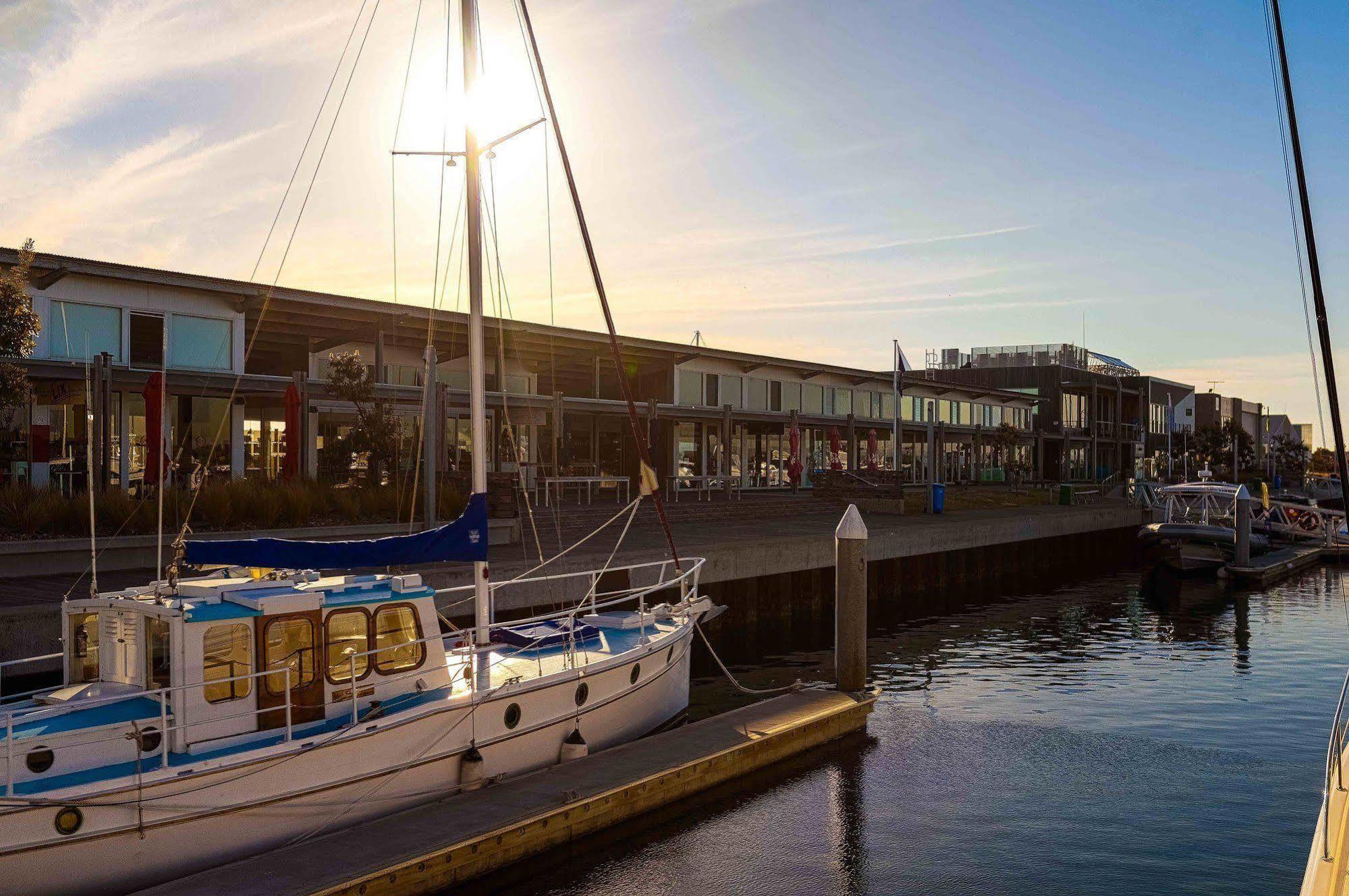 Point Lonsdale Holiday Apartments (Adults Only) Queenscliff Bagian luar foto