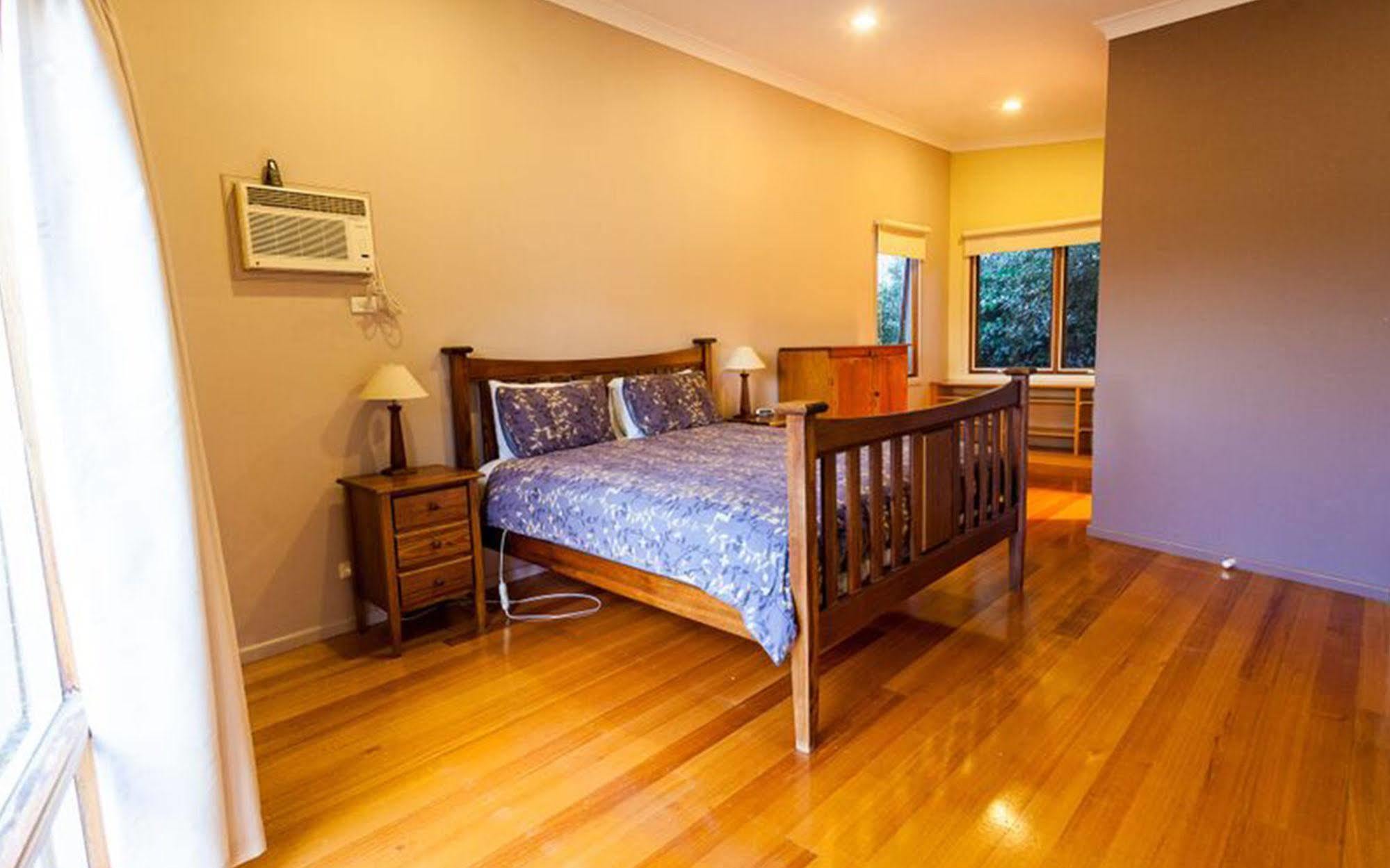 Point Lonsdale Holiday Apartments (Adults Only) Queenscliff Bagian luar foto
