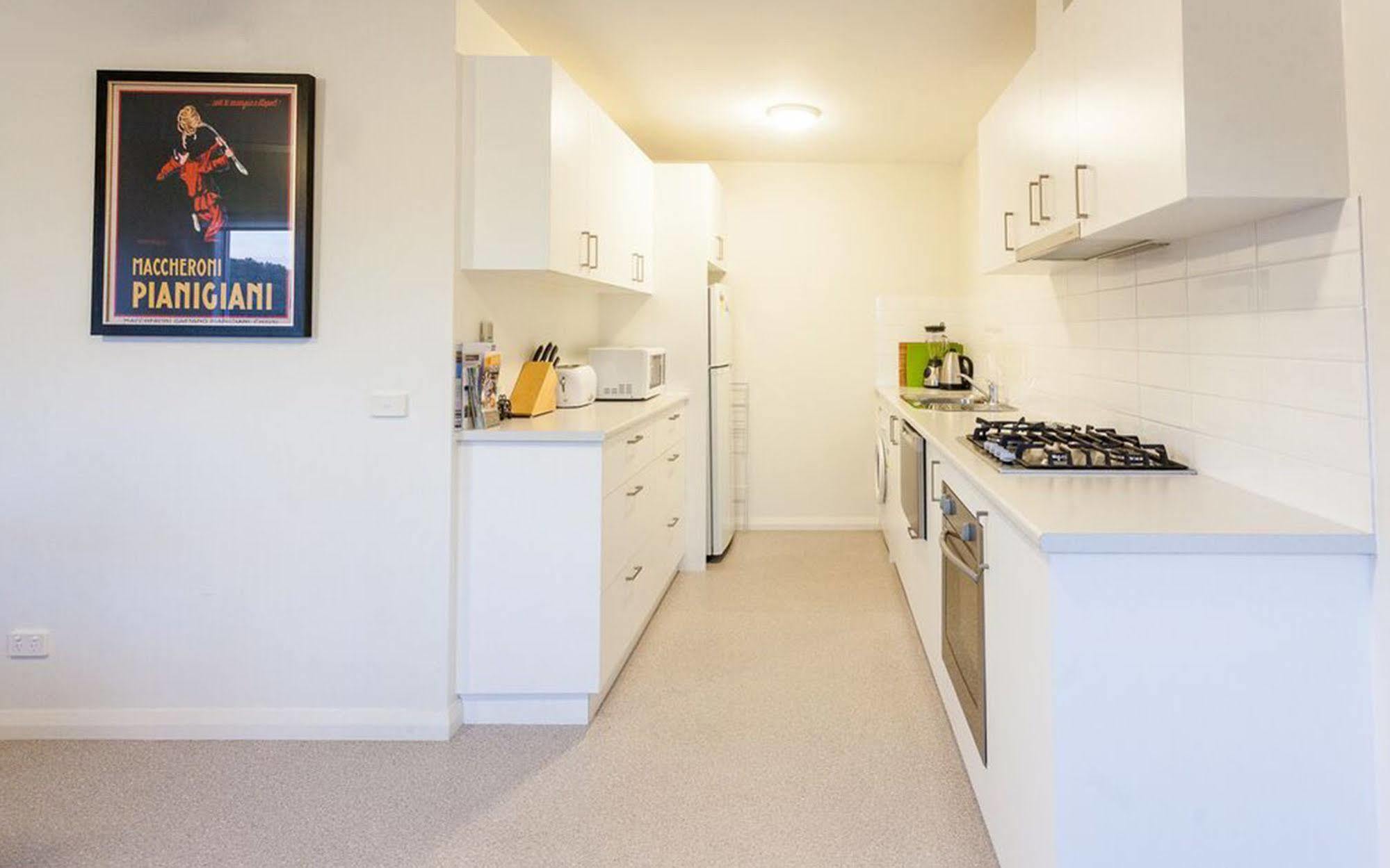 Point Lonsdale Holiday Apartments (Adults Only) Queenscliff Bagian luar foto
