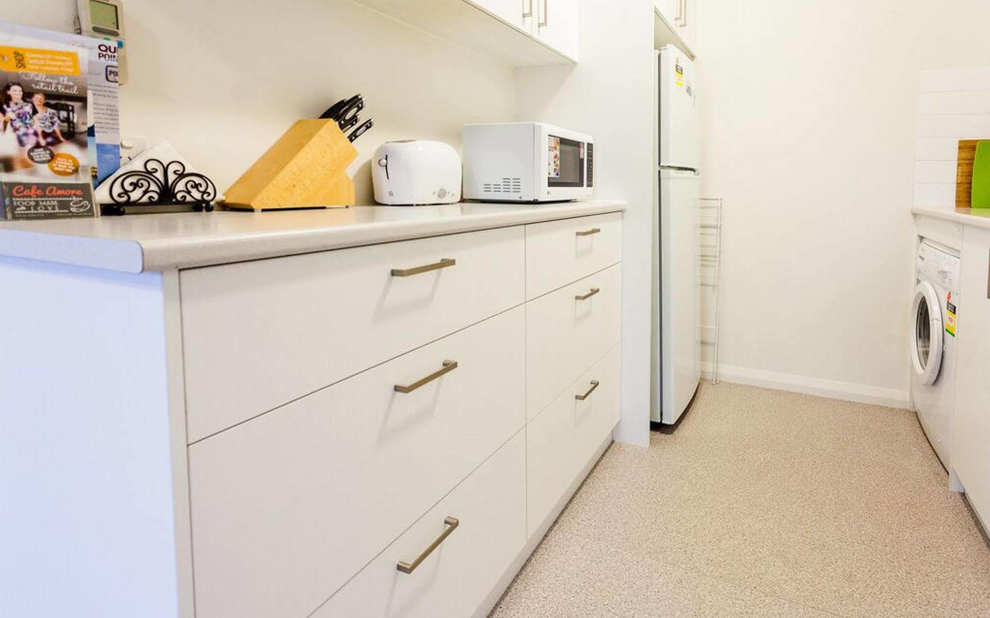 Point Lonsdale Holiday Apartments (Adults Only) Queenscliff Bagian luar foto