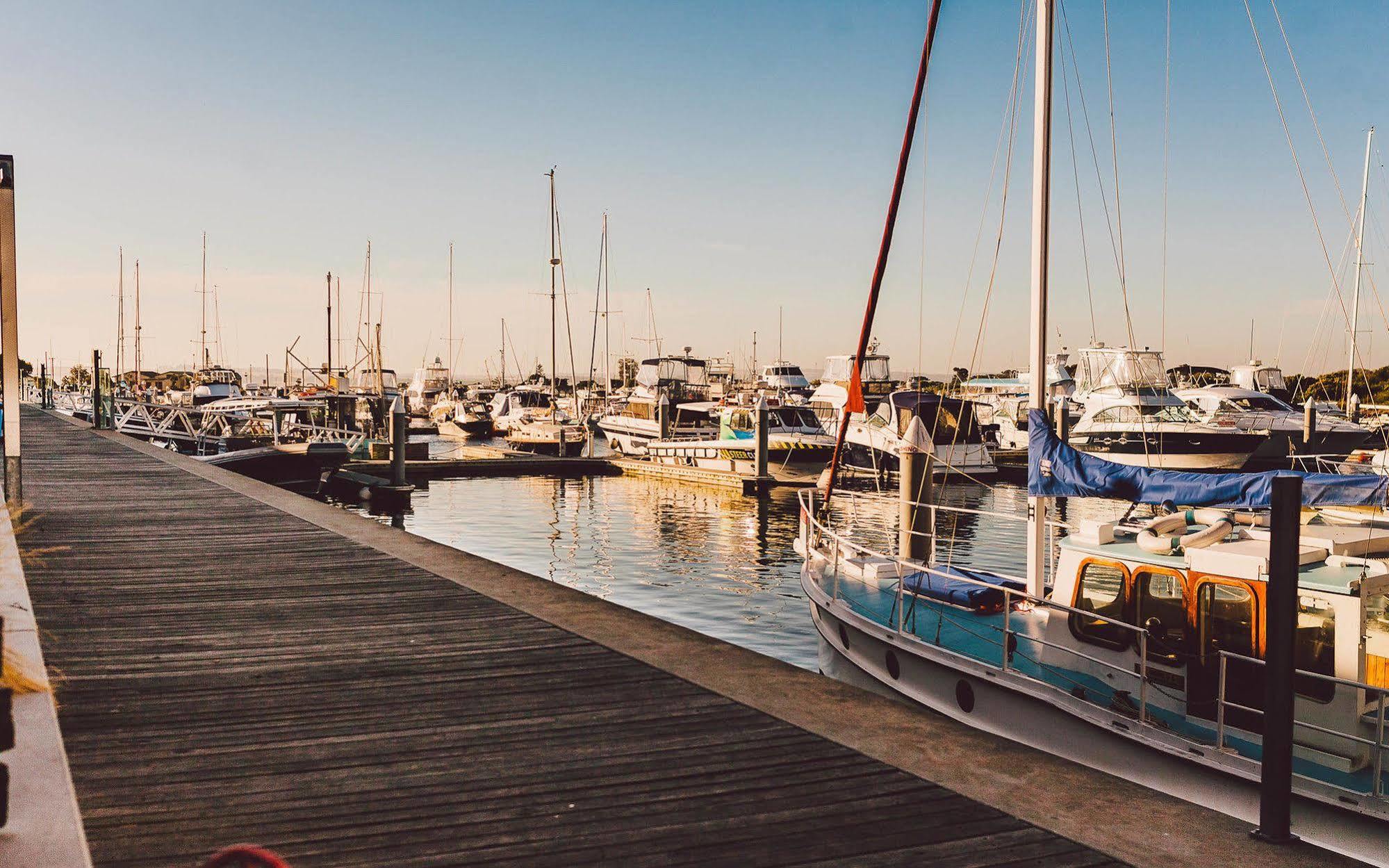 Point Lonsdale Holiday Apartments (Adults Only) Queenscliff Bagian luar foto